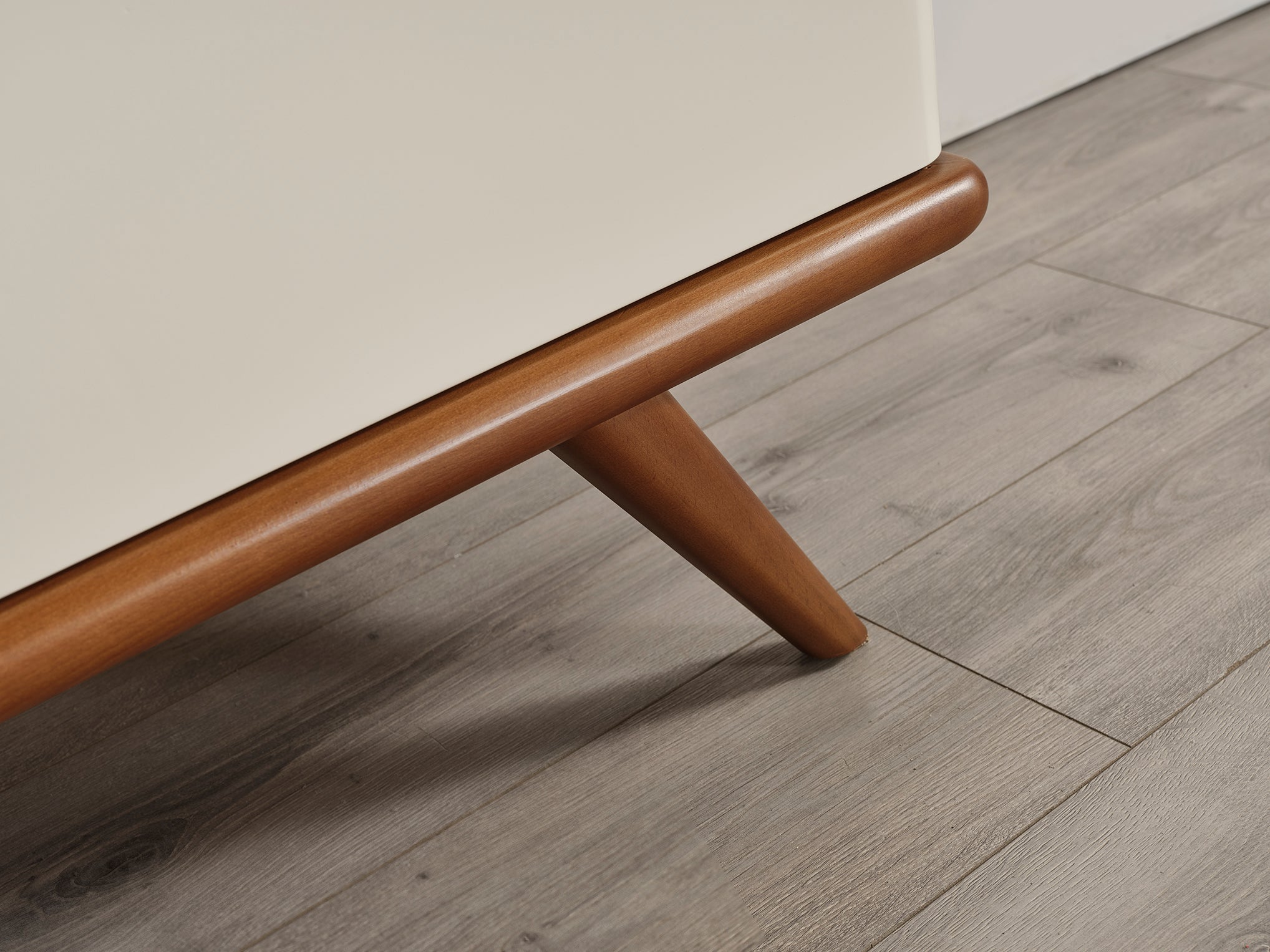 Бюфет «MK 44» с естествен фурнир, размер 208х79х47см