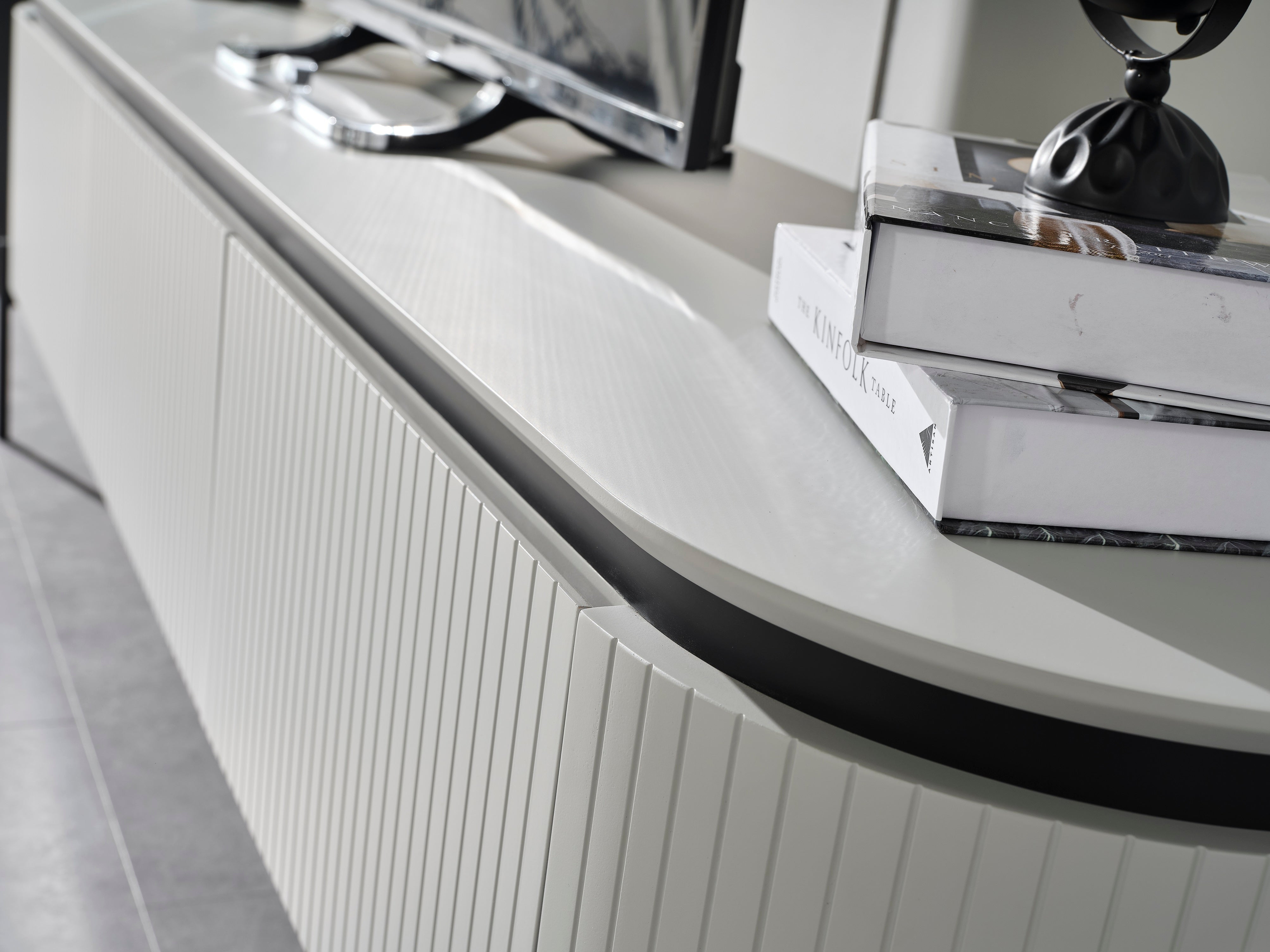 ТВ шкаф «Tesla Plus» с размер 208х57х42см