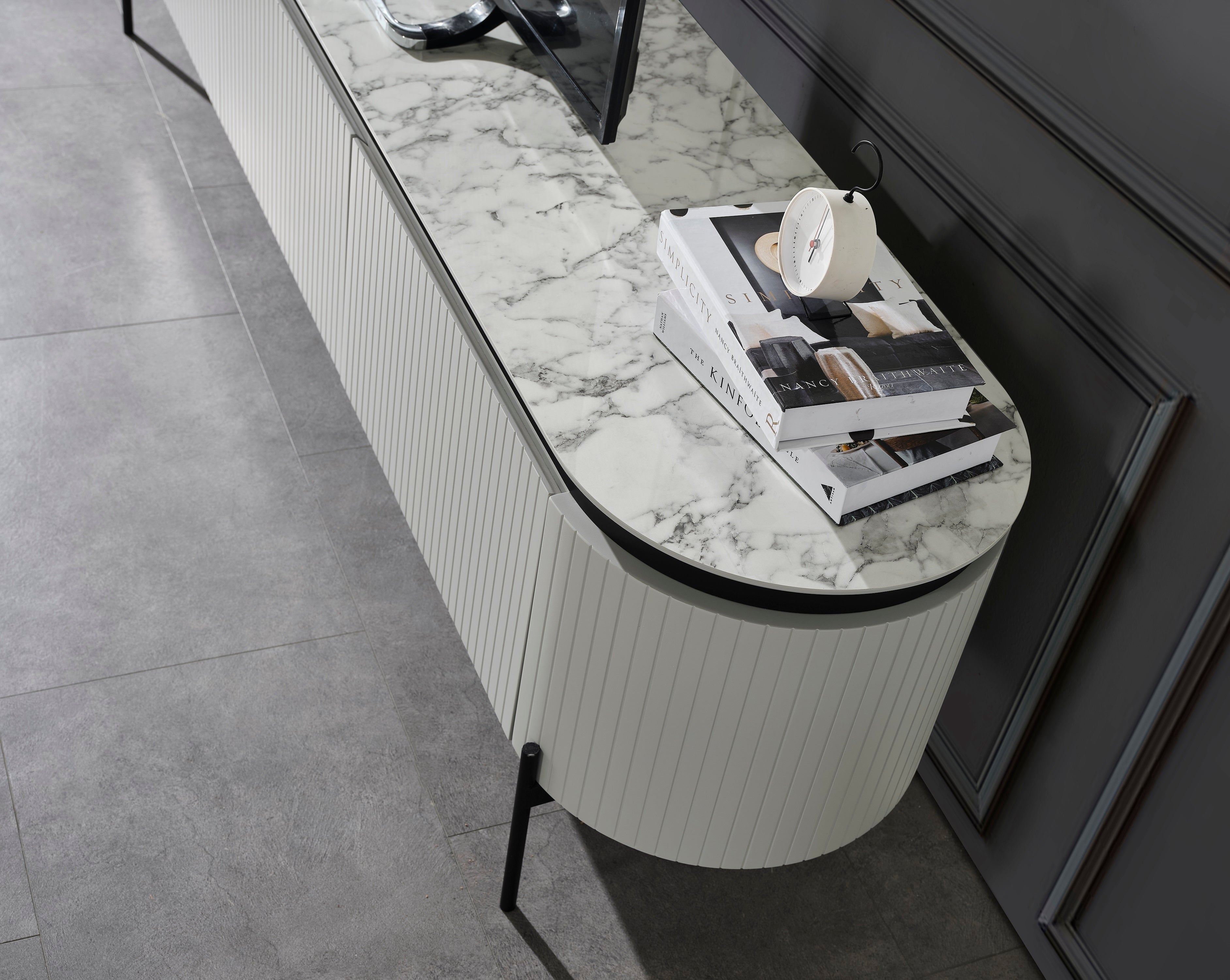 ТВ шкаф «Tesla Plus» с размер 208х57х42см