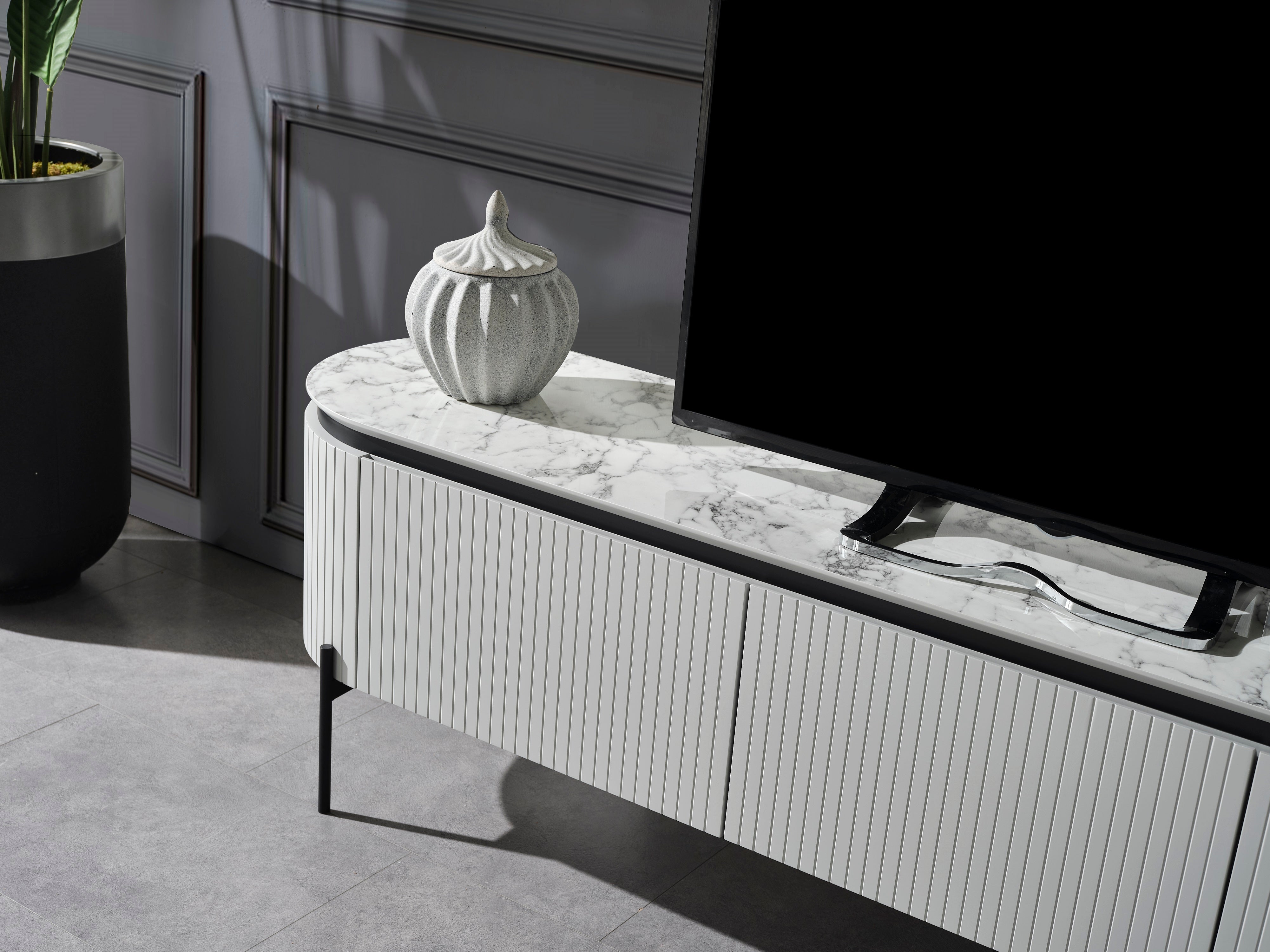 ТВ шкаф «Tesla Plus» с размер 208х57х42см