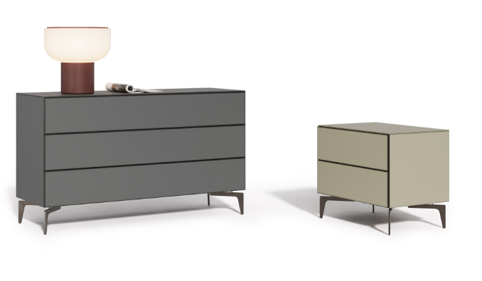 Скрин «Opal» с три чекмеджета, стъклени чела и страници, размер 130х76х45см