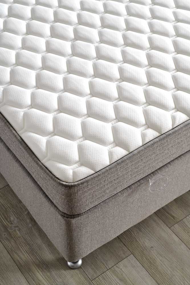 Тапицирано легло «Pineda» + Матрак и табла - с място за съхранение, повдигащ механизъм, система за безшумно затваряне