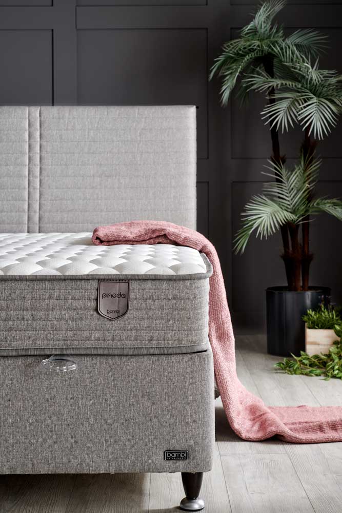 Тапицирано легло «Pineda» + Матрак и табла - с място за съхранение, повдигащ механизъм, система за безшумно затваряне