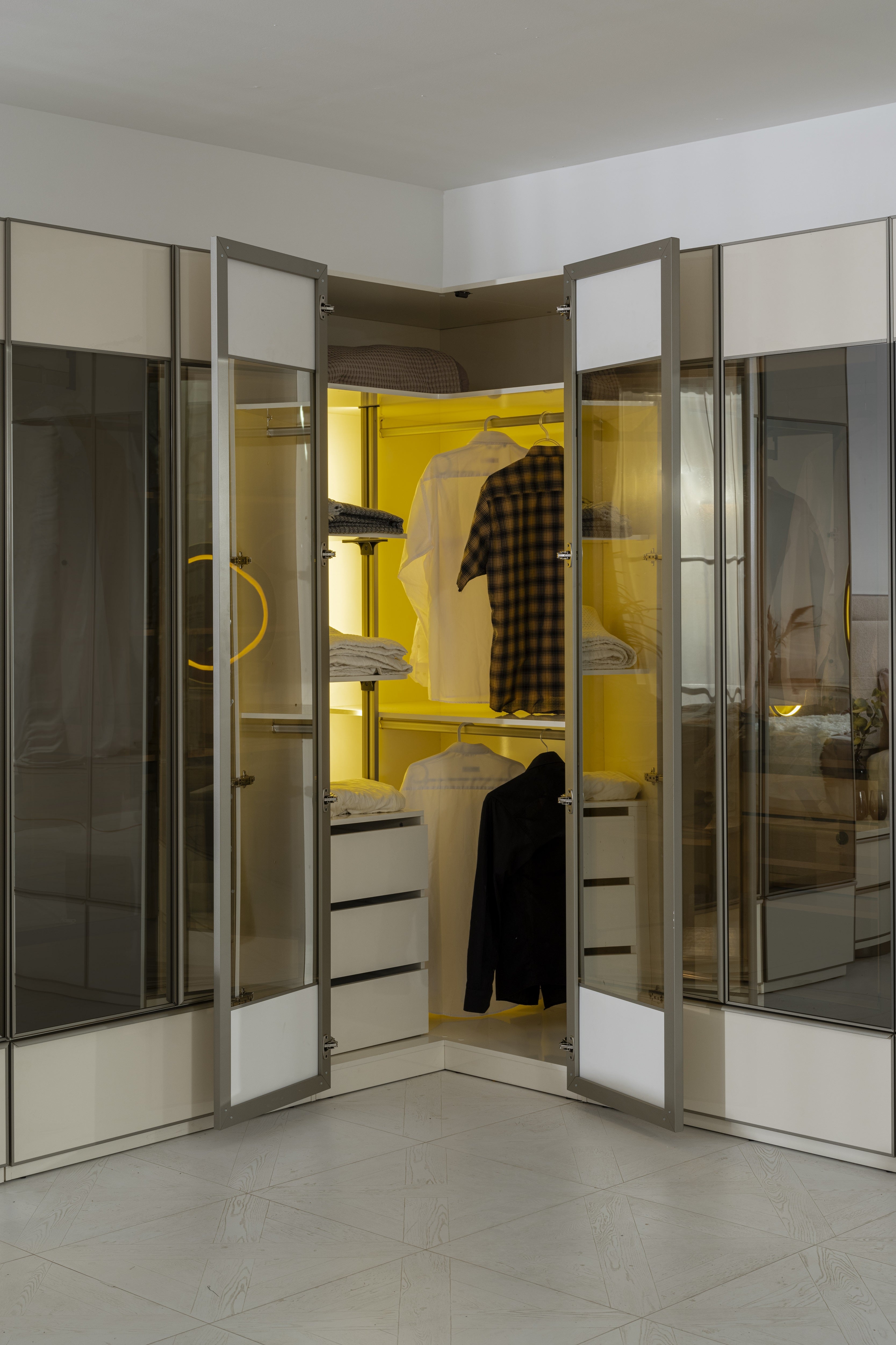 Модулен гардероб «Pamukkale» - 5 модула, с осветление, стъклени врати