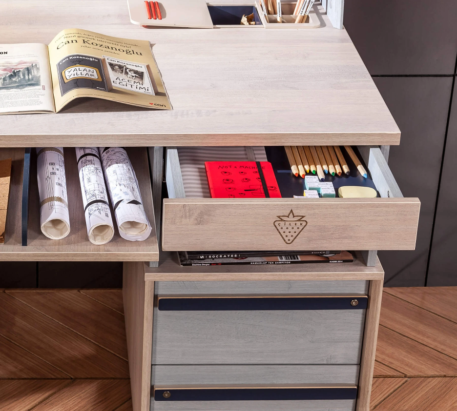 Бюро «Trio» с размер 141x76x64