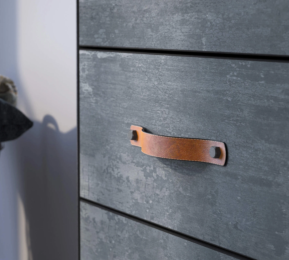 Скрин «Dark Metal» с пет чекмеджета, размер 60х106х46см