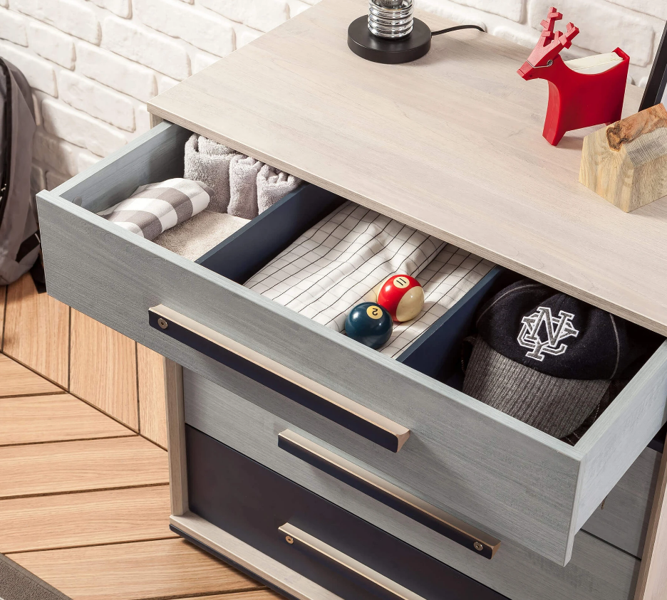 Скрин «Trio» с четири чекмеджета, размер 80х83х46см