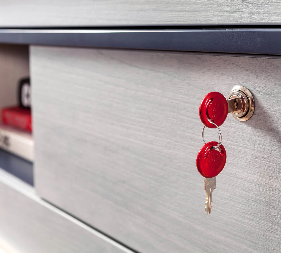 Скрин «Trio» с четири чекмеджета, размер 80х83х46см