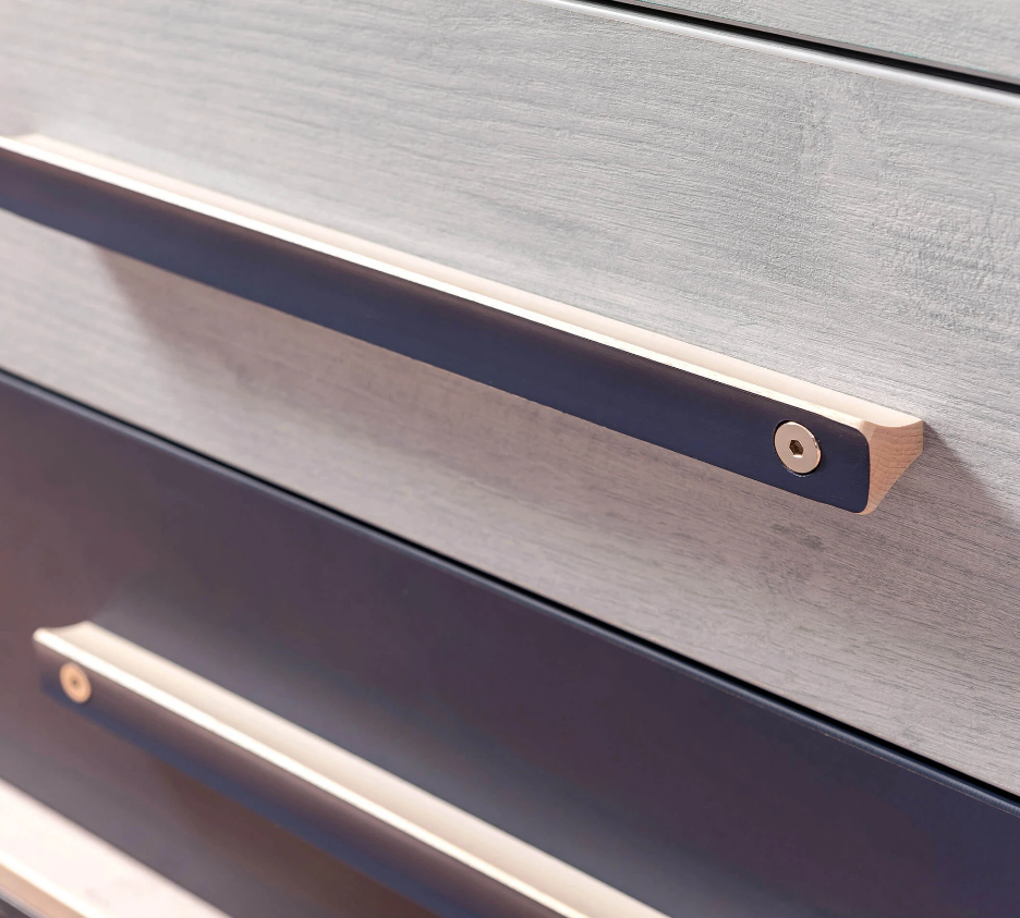 Скрин «Trio» с четири чекмеджета, размер 80х83х46см