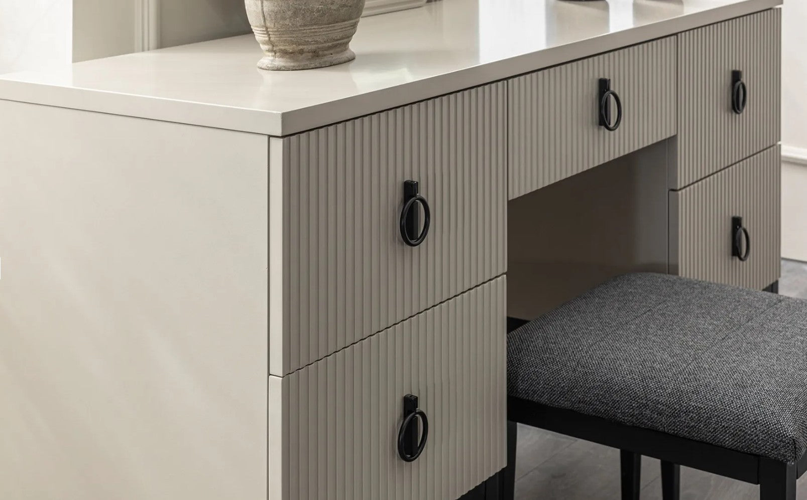 Тоалетка «Defne» + огледало, с пет чекмеджета, размер 143х84х46см