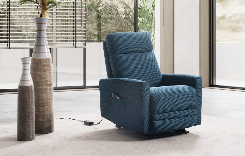 Кресло «Girit Medical» с електрически релакс механизъм, USB зарядна станция