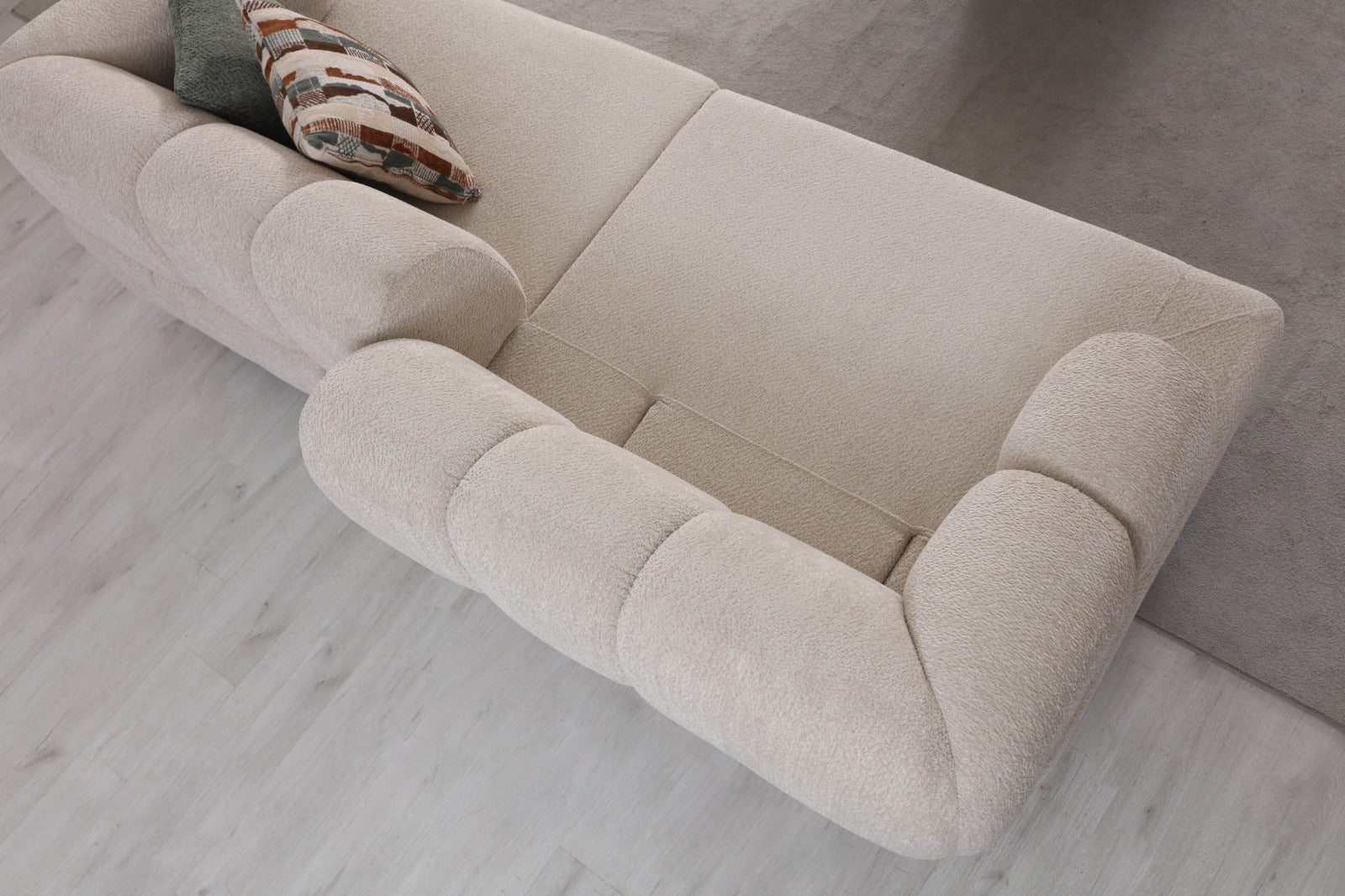 Триместен разтегателен диван «Lion» + 2 декоративни възглавници, с място за съхранение, ширина 230см