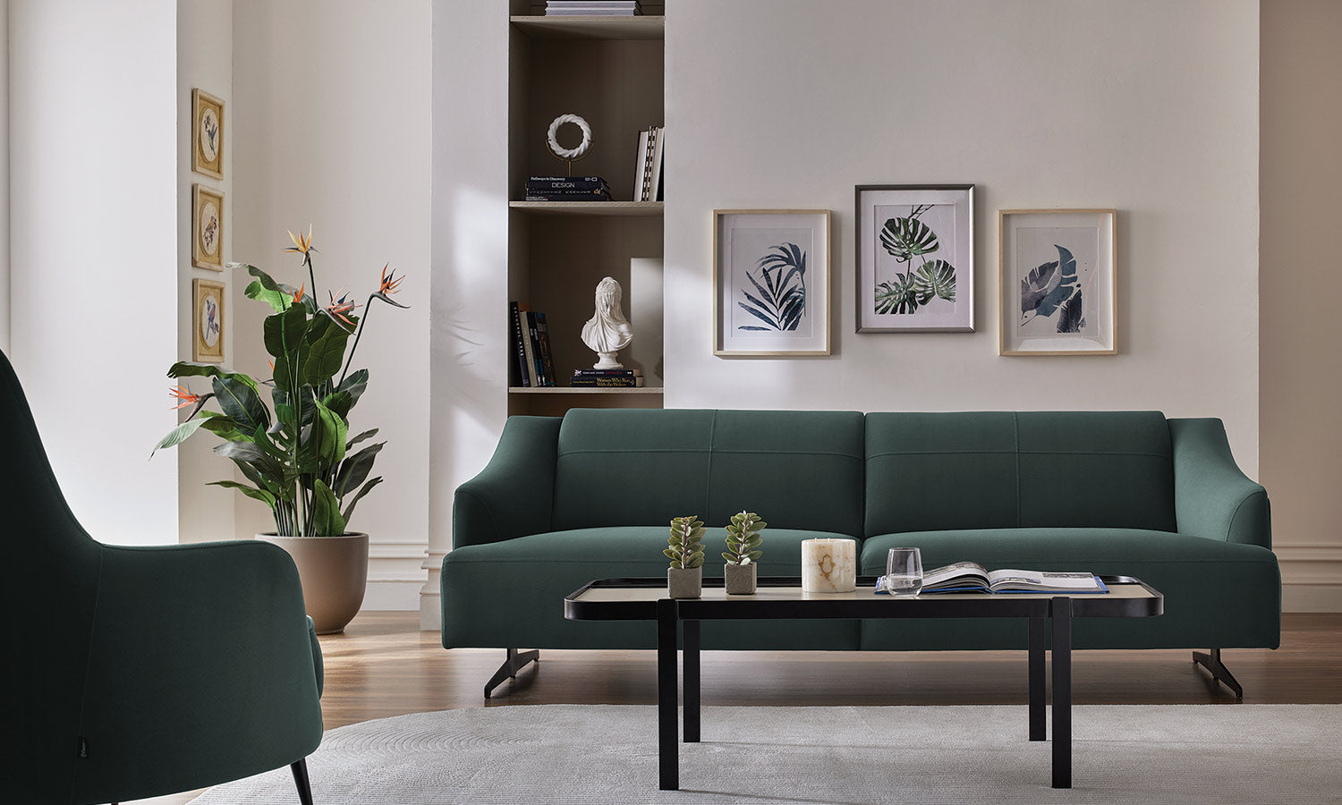 Tриместен разтегателен диван «Agata» + 4 декоративни възглавници, ширина 233см