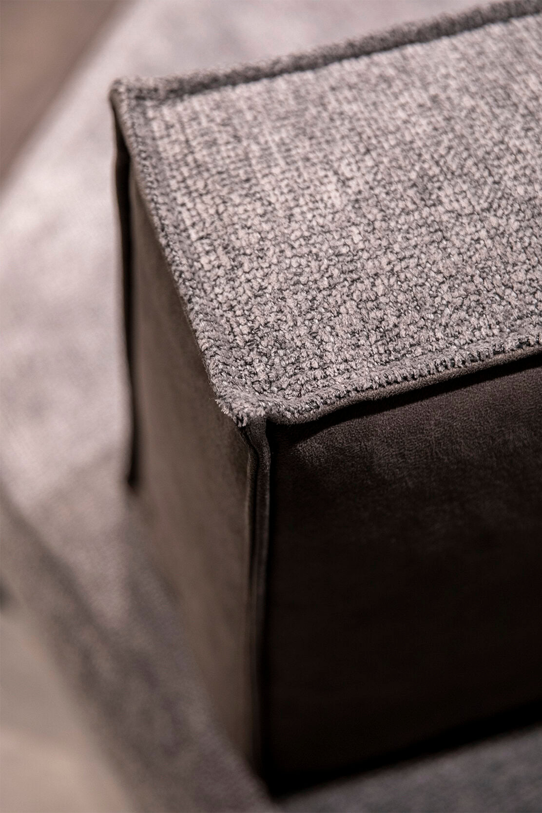 Четириместен разтегателен диван «Cavalli» - Опция 3, с декоративни възглавници, ширина 382см