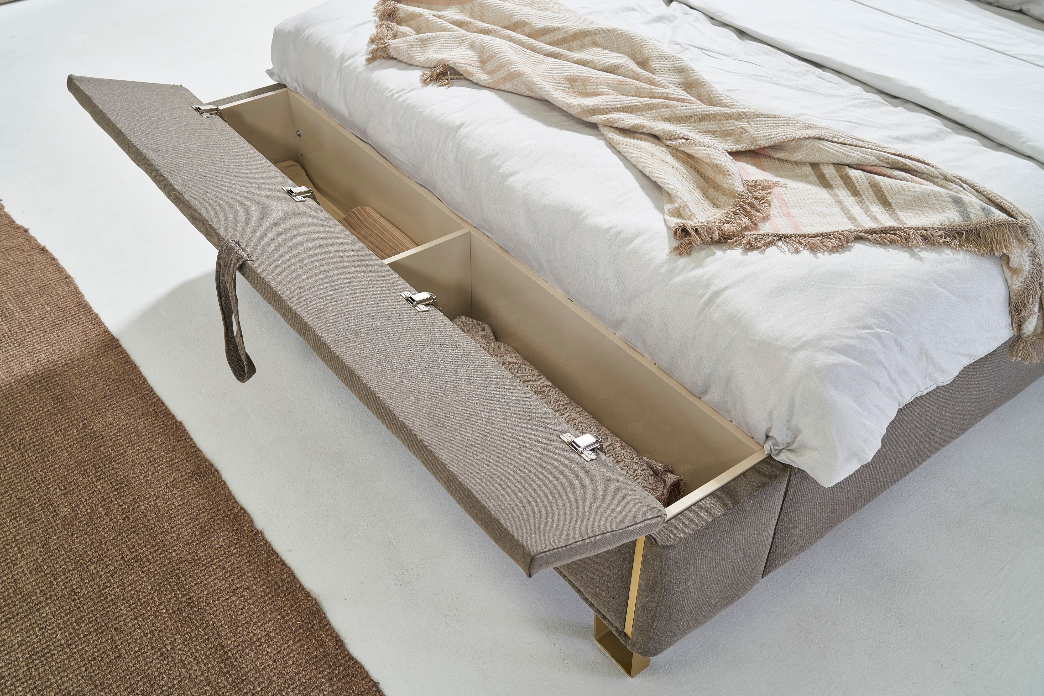 Тапицирано легло «Kapadokya» + табла с осветление - с място за съхранение, повдигащ механизъм