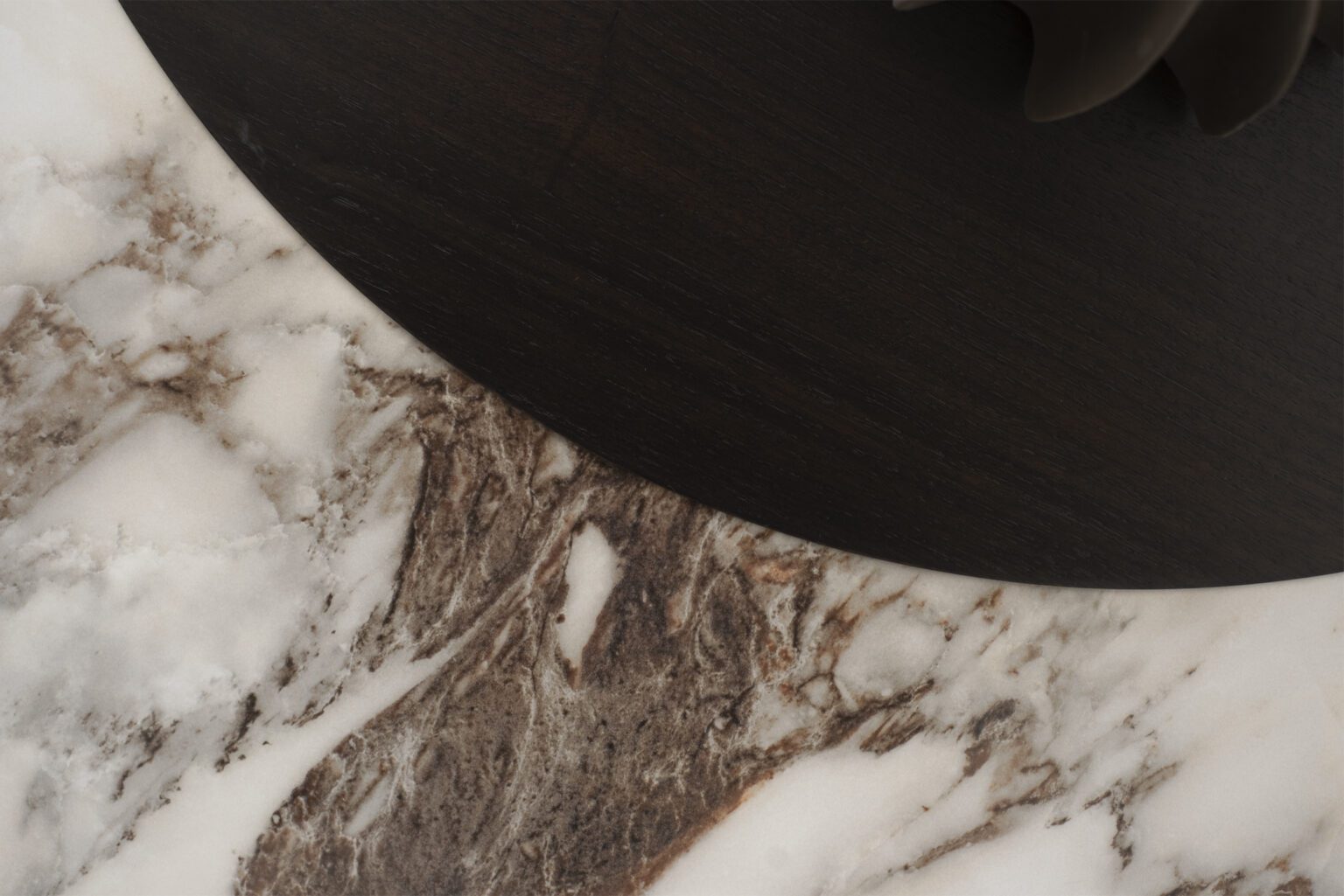 Холна маса «Arel» - с естествен фурнир, размер 103х31х103см