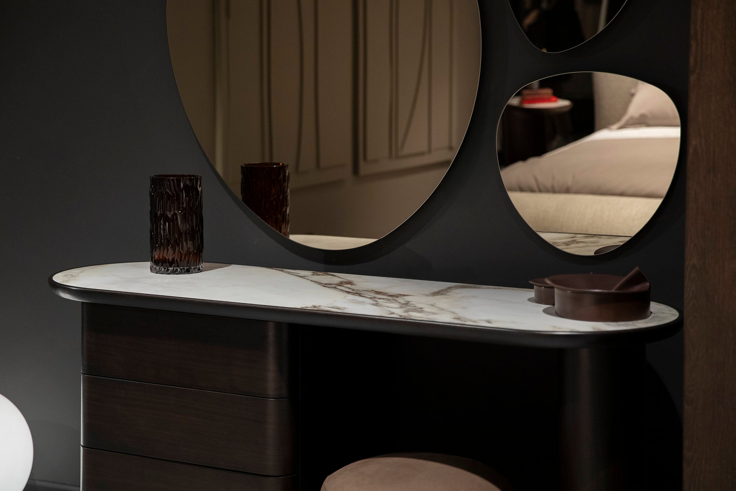 Тоалетка «Arel» с керамичен плот, с четири чекмеджета, размер 165х79х55см