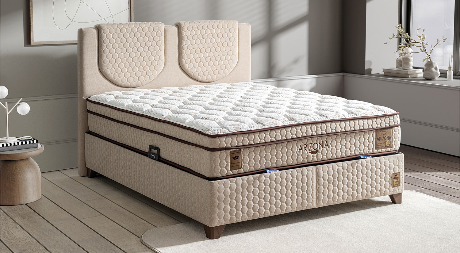 Тапицирано легло «Arizona» + Матрак и табла - с място за съхранение, повдигащ механизъм, система за безшумно затваряне