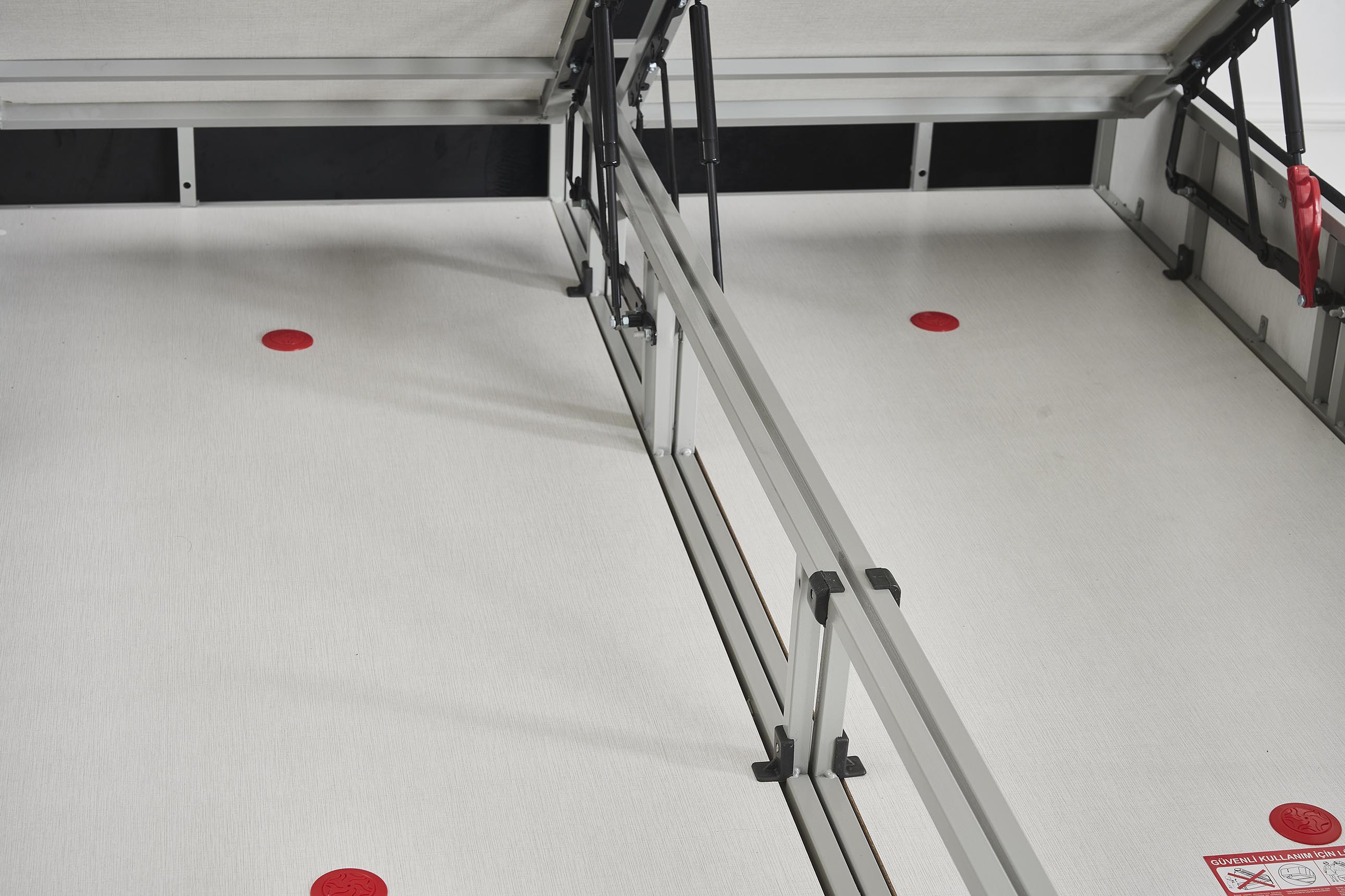 Тапицирано легло «Siesta» + Матрак и табла - с място за съхранение и система за безшумно затваряне