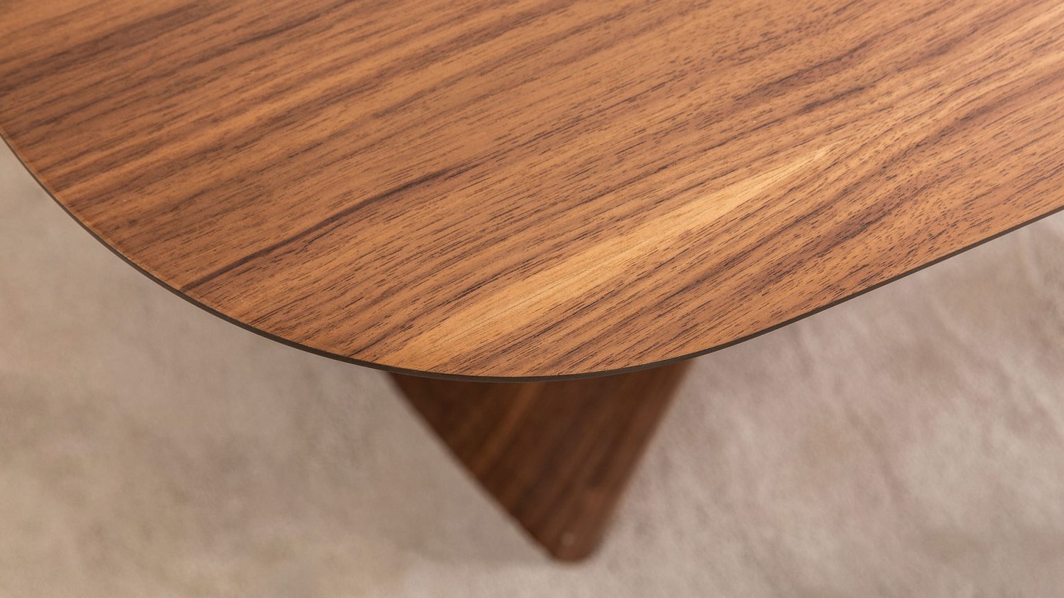 Трапезна маса «Delta Bej Walnut» + керамичен плот и естествен фурнир