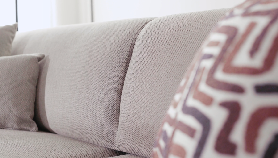 Триместен разтегателен диван «Berta» + 4 декоративни възглавници, ширина 230см