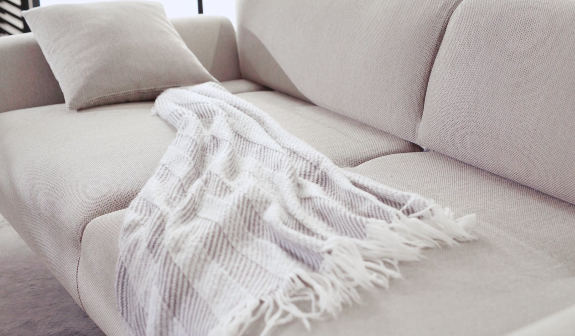 Триместен разтегателен диван «Berta» + 4 декоративни възглавници, ширина 230см