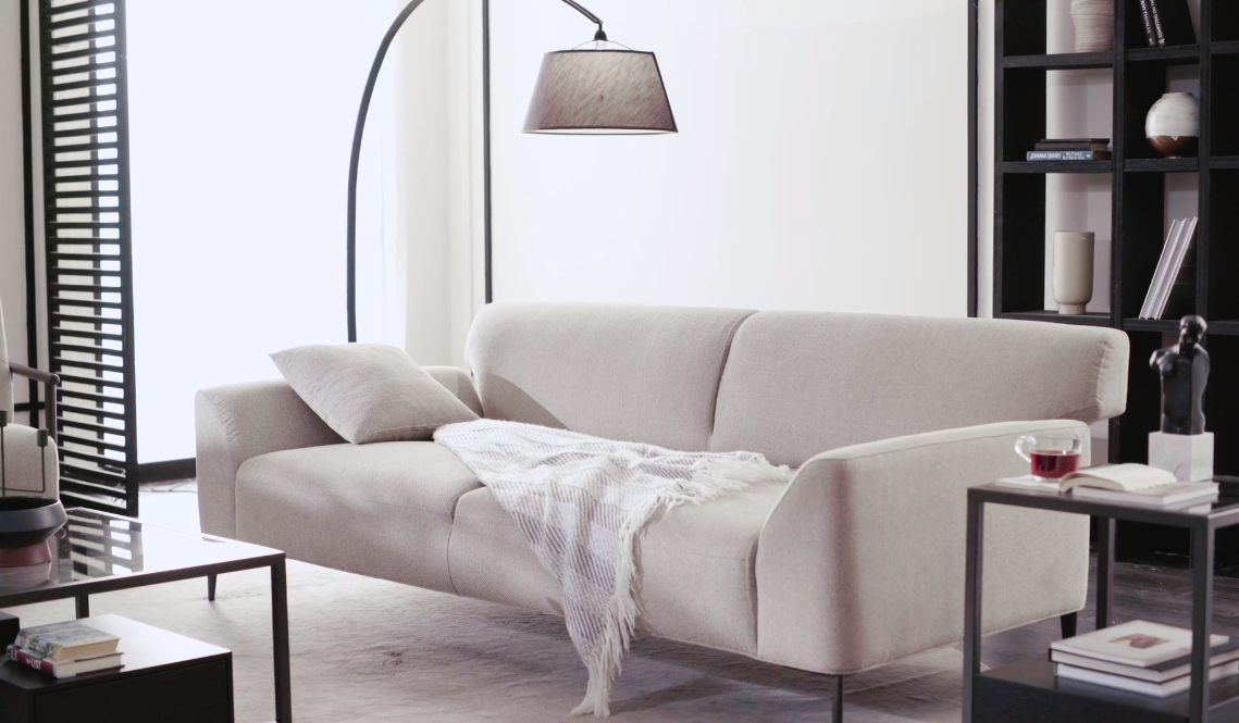 Триместен разтегателен диван «Berta» + 4 декоративни възглавници, ширина 230см