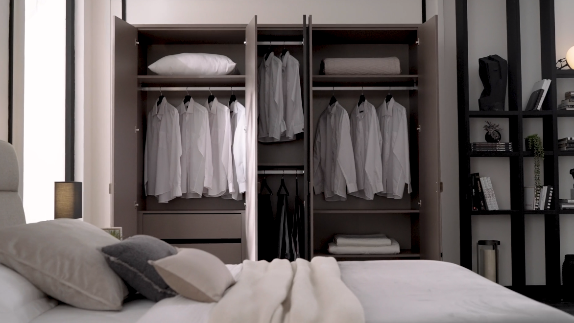 Петкрилен гардероб «Berta» - стъклени врати, огледало, ширина 227см