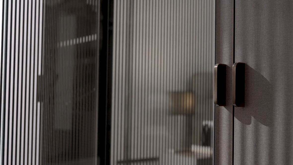 Шесткрилен гардероб «Berta» - стъклени врати, огледало, ширина 272см