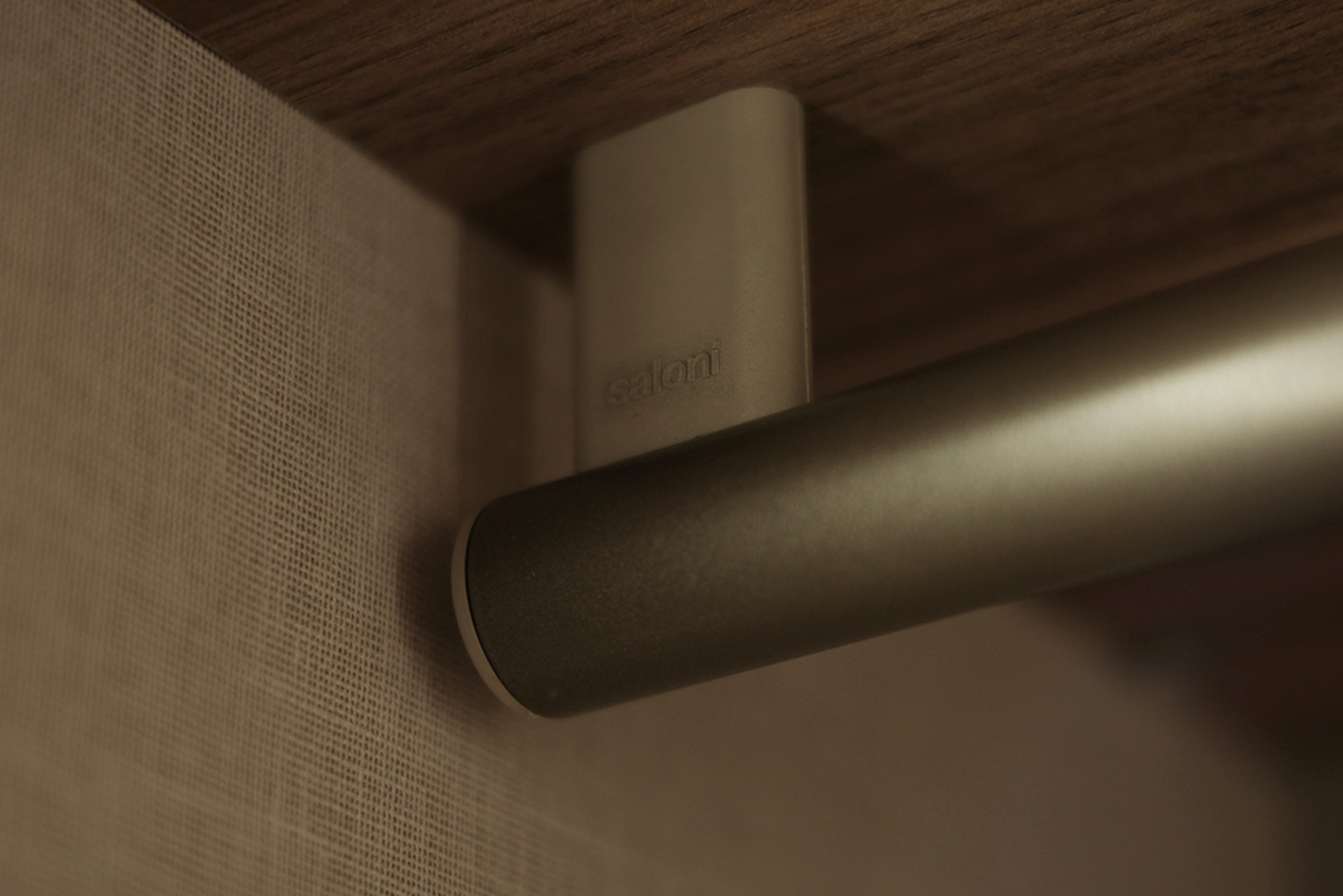 63 конфигурирани модула за гардероб «Beta» - с осветление, чекмеджета, лостове за закачалки и рафтове