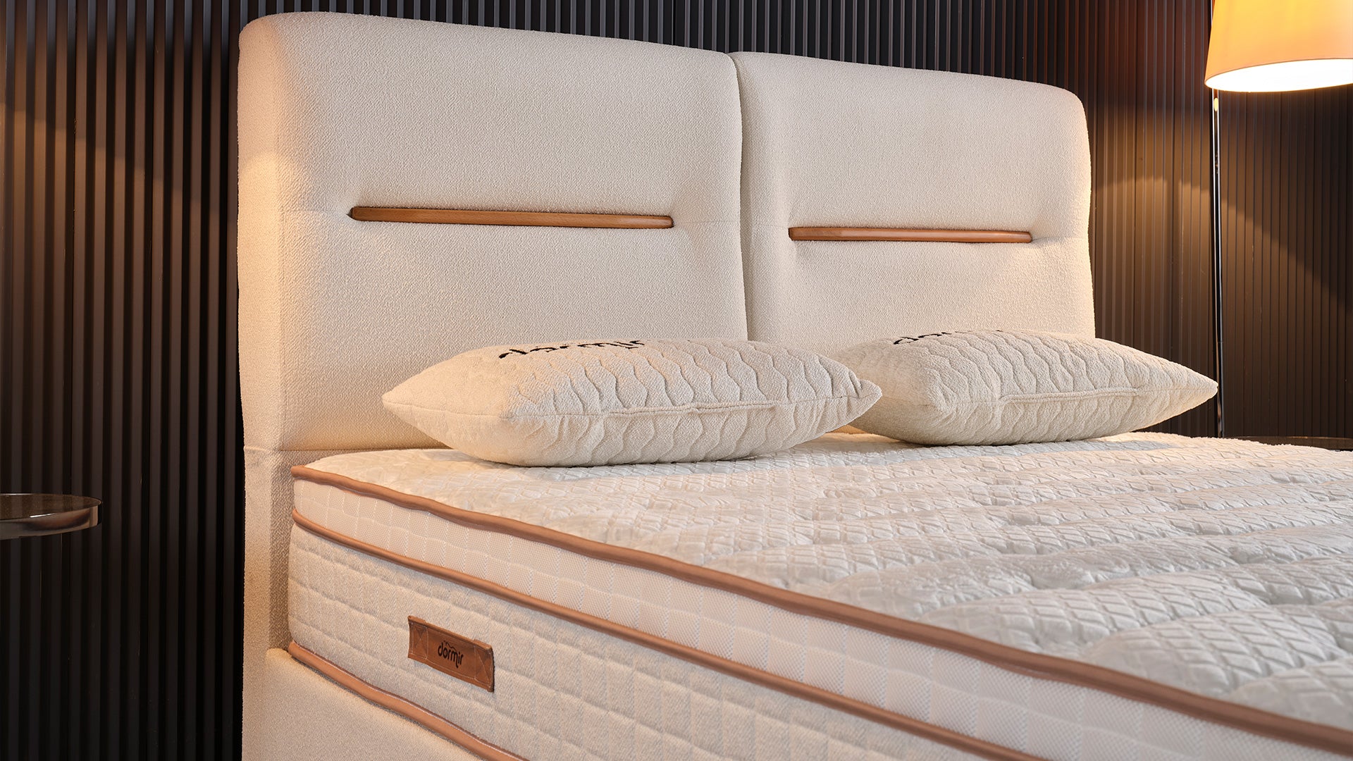 Тапицирано легло «Bohem» + Матрак и табла - с място за съхранение и система за безшумно затваряне