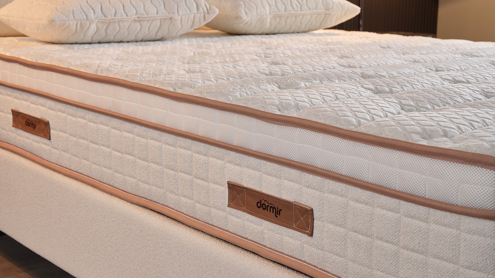 Тапицирано легло «Bohem» + Матрак и табла - с място за съхранение и система за безшумно затваряне