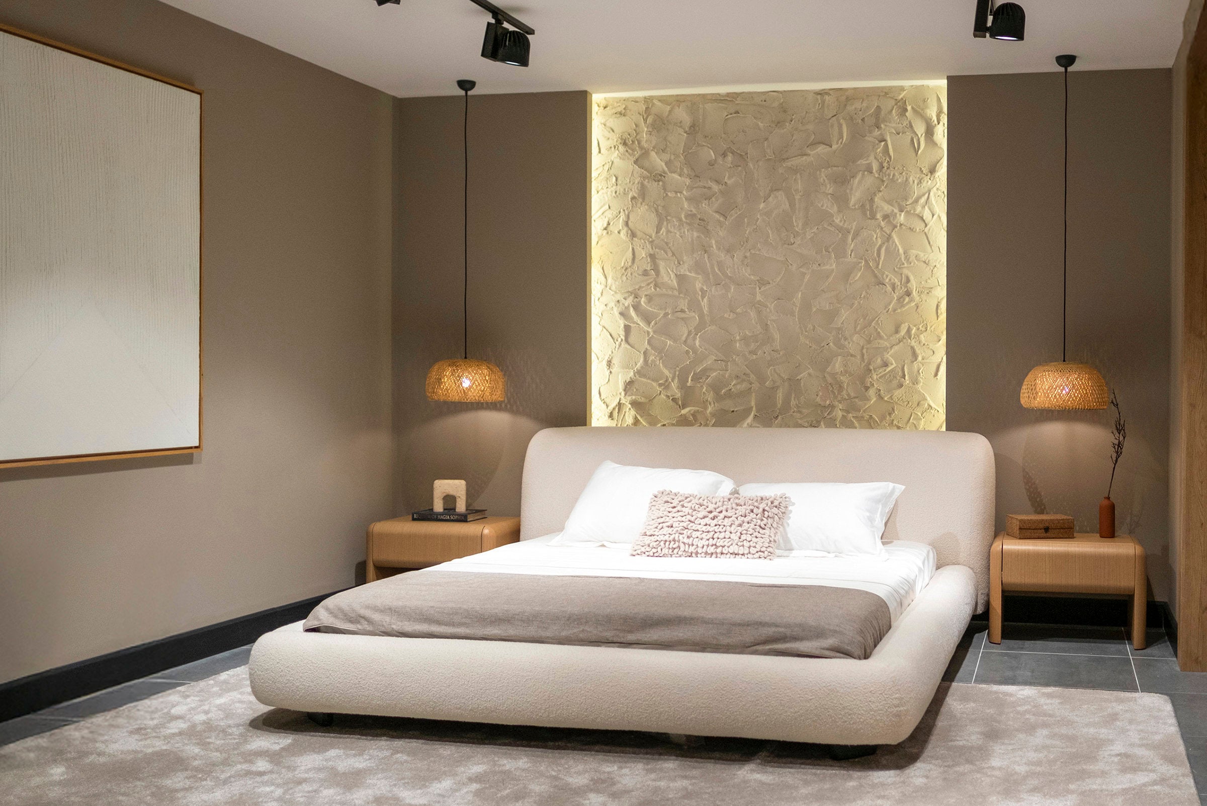 Тапицирано легло «Bon Bon» с модерна визия и ергономична форма