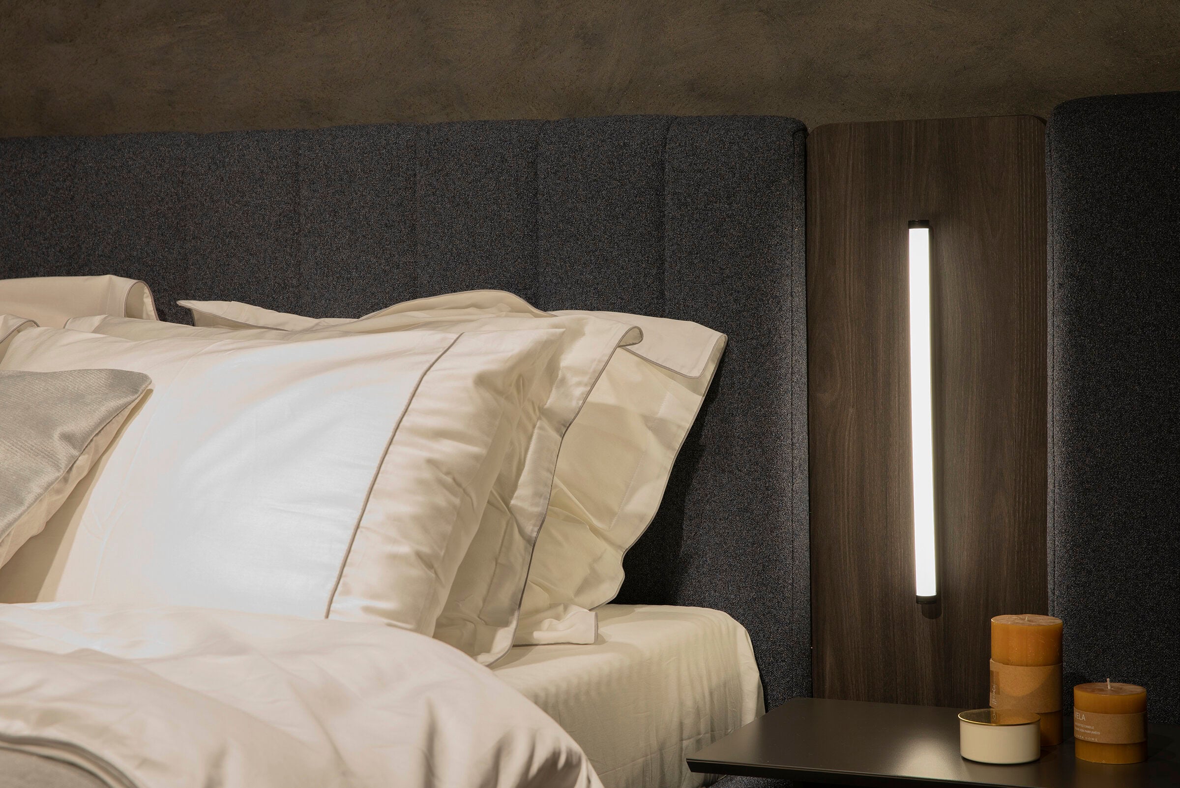 Тапицирано легло «Boston» + табла с осветление - с място за съхранение, повдигащ механизъм