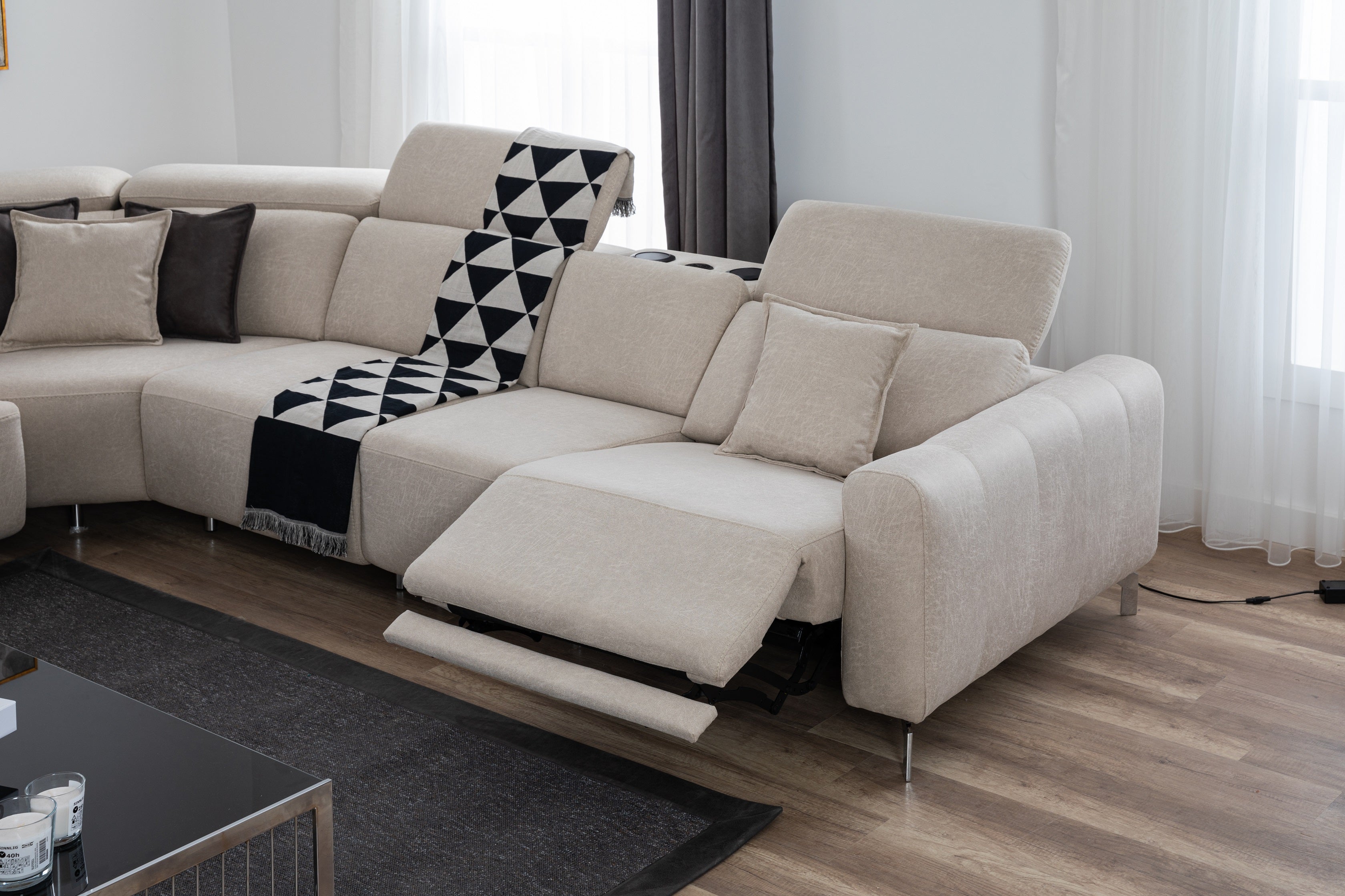 Модулен разтегателен диван «Burgaz» + електрически механизъм, USB зарядна станция