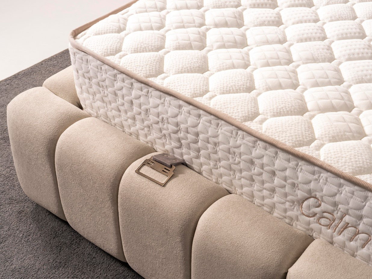 Тапицирано легло «Calm» + Матрак и табла - с място за съхранение, повдигащ механизъм, система за безшумно затваряне