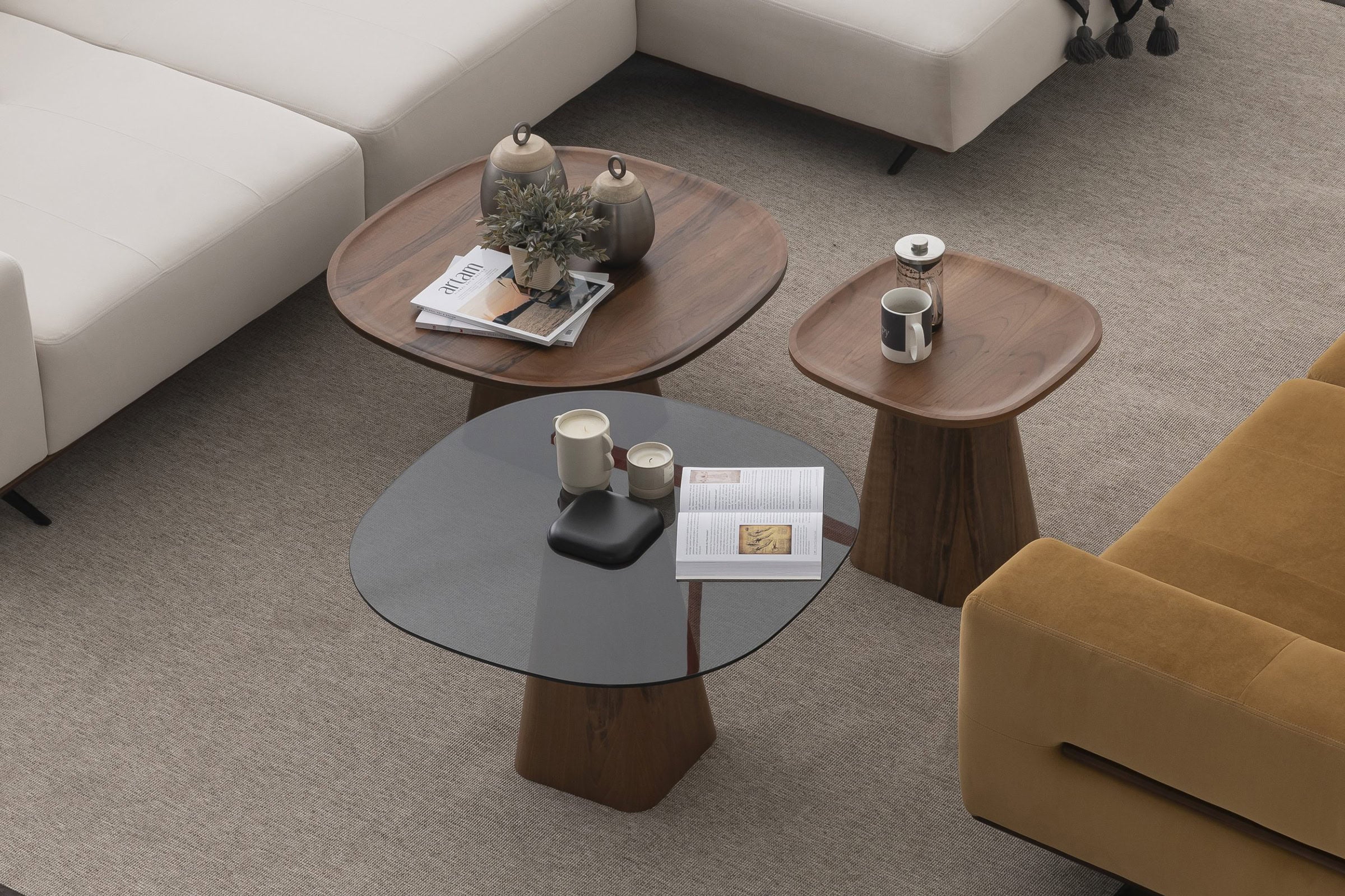 Холна маса «Chelsea Middle Walnut» с размер 80х38х80см