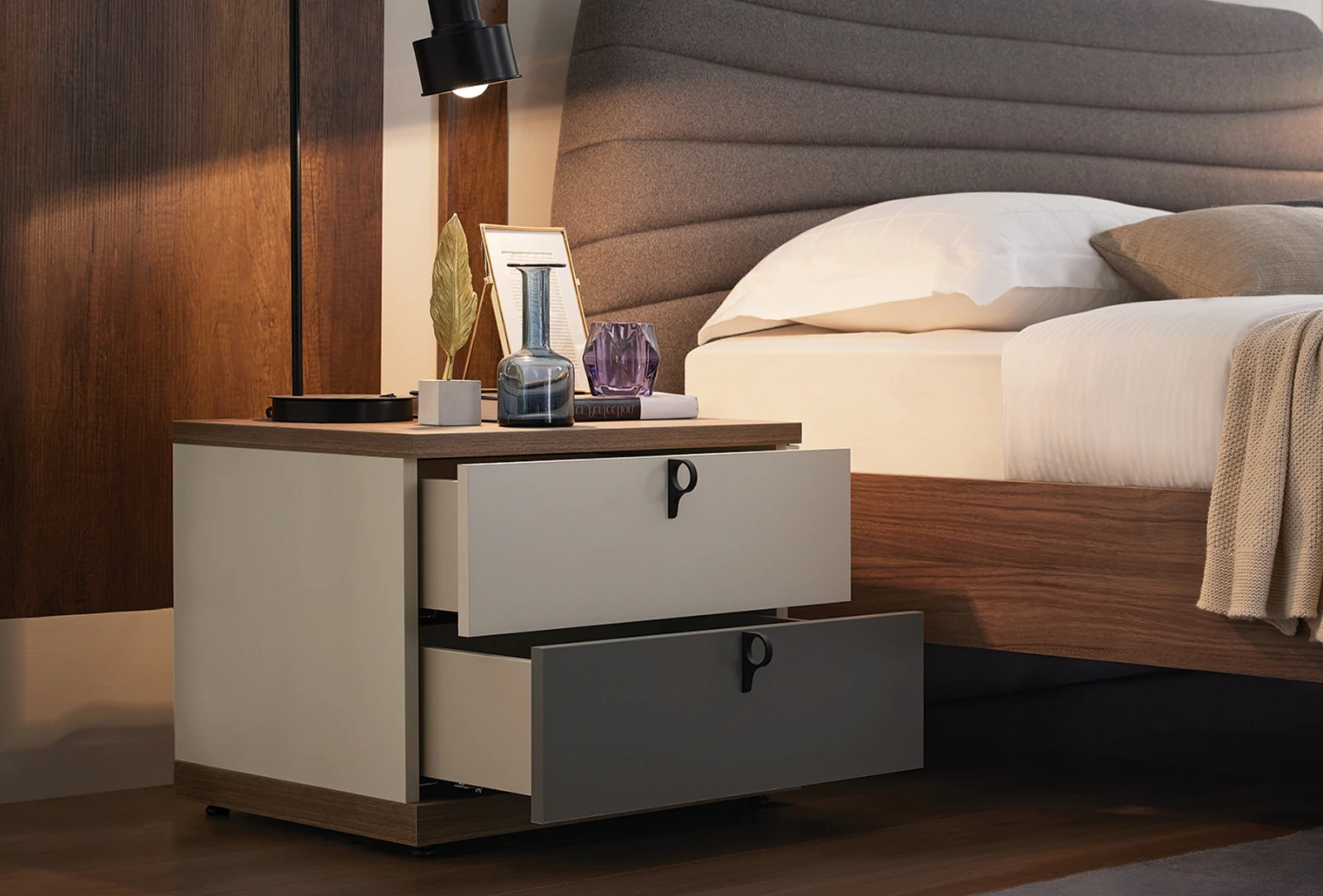 Нощно шкафче «Cordell» + две чекмеджета, размер 55х45х46см