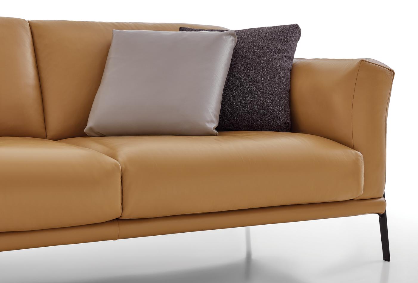 Четириместен диван «Emoticon» + три декоративни възглавници, от естествена кожа, ширина 293см