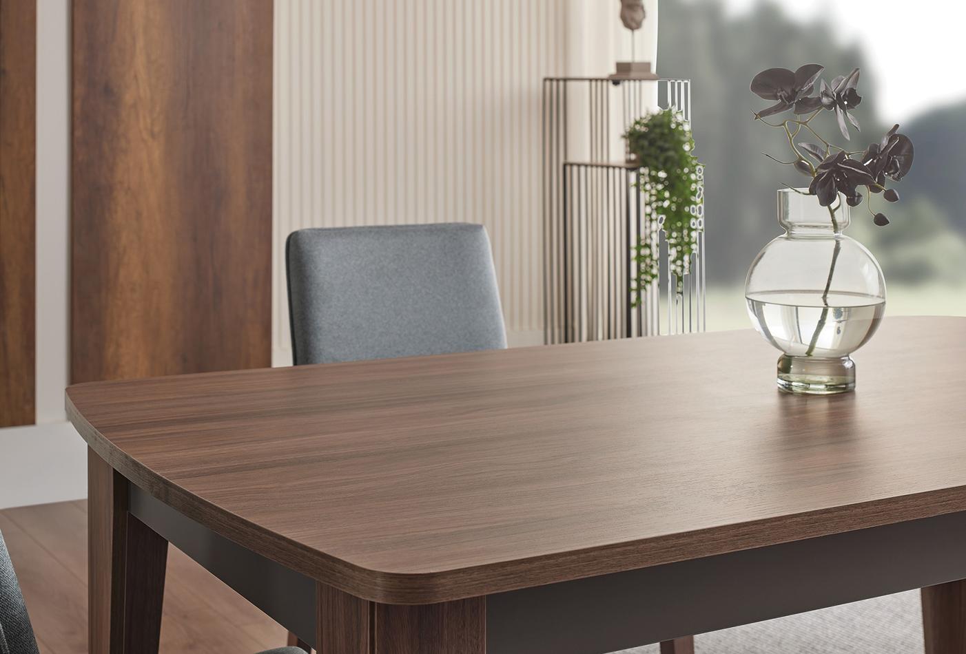 Трапезна маса