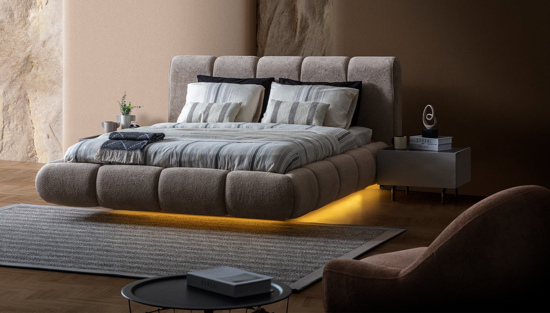 Нощно шкафче «Zenith» + чекмедже, с допълнителен тапициран панел, размер 60х38х43см