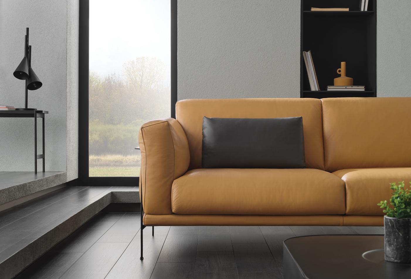 Четириместен диван «Emoticon» + три декоративни възглавници, от естествена кожа, ширина 293см