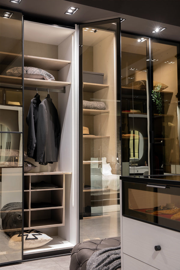 19 конфигурирани модула за гардероб «Alfa» - с осветление, чекмеджета, лостове за закачалки и рафтове