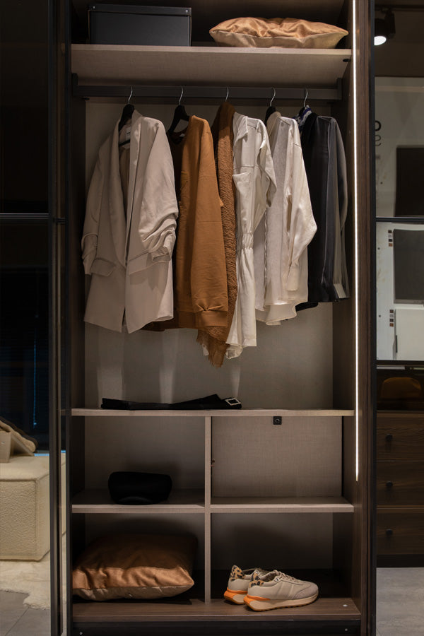 19 конфигурирани модула за гардероб «Alfa» - с осветление, чекмеджета, лостове за закачалки и рафтове