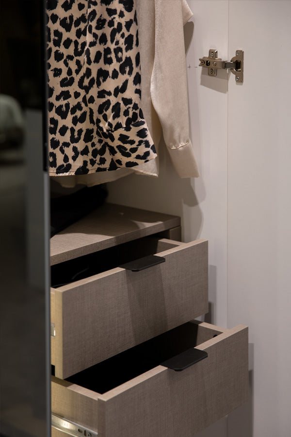 19 конфигурирани модула за гардероб «Alfa» - с осветление, чекмеджета, лостове за закачалки и рафтове