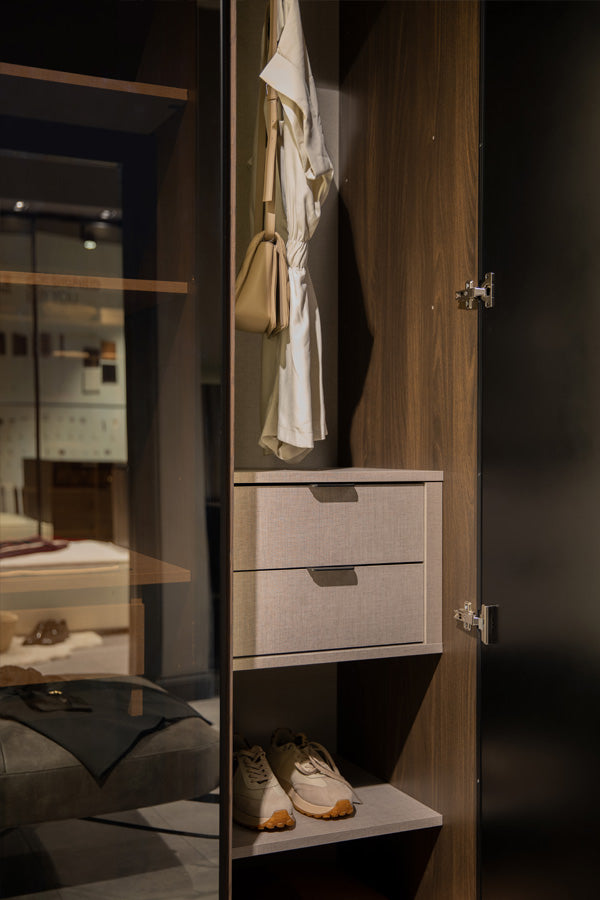 19 конфигурирани модула за гардероб «Alfa» - с осветление, чекмеджета, лостове за закачалки и рафтове