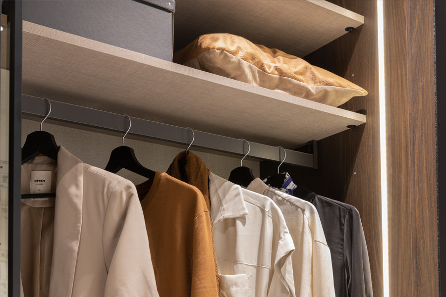 19 конфигурирани модула за гардероб «Alfa» - с осветление, чекмеджета, лостове за закачалки и рафтове