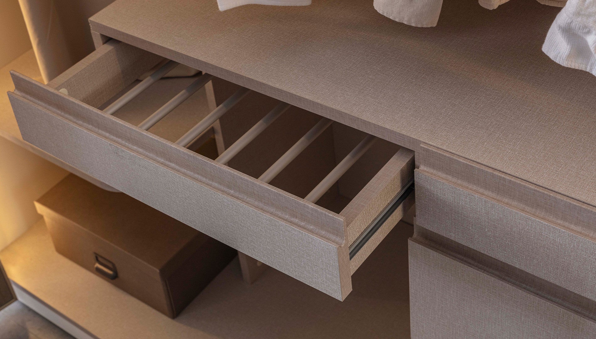 Модулен гардероб «Noble» - 4 модула, с осветление, стъклени, ПДЧ врати