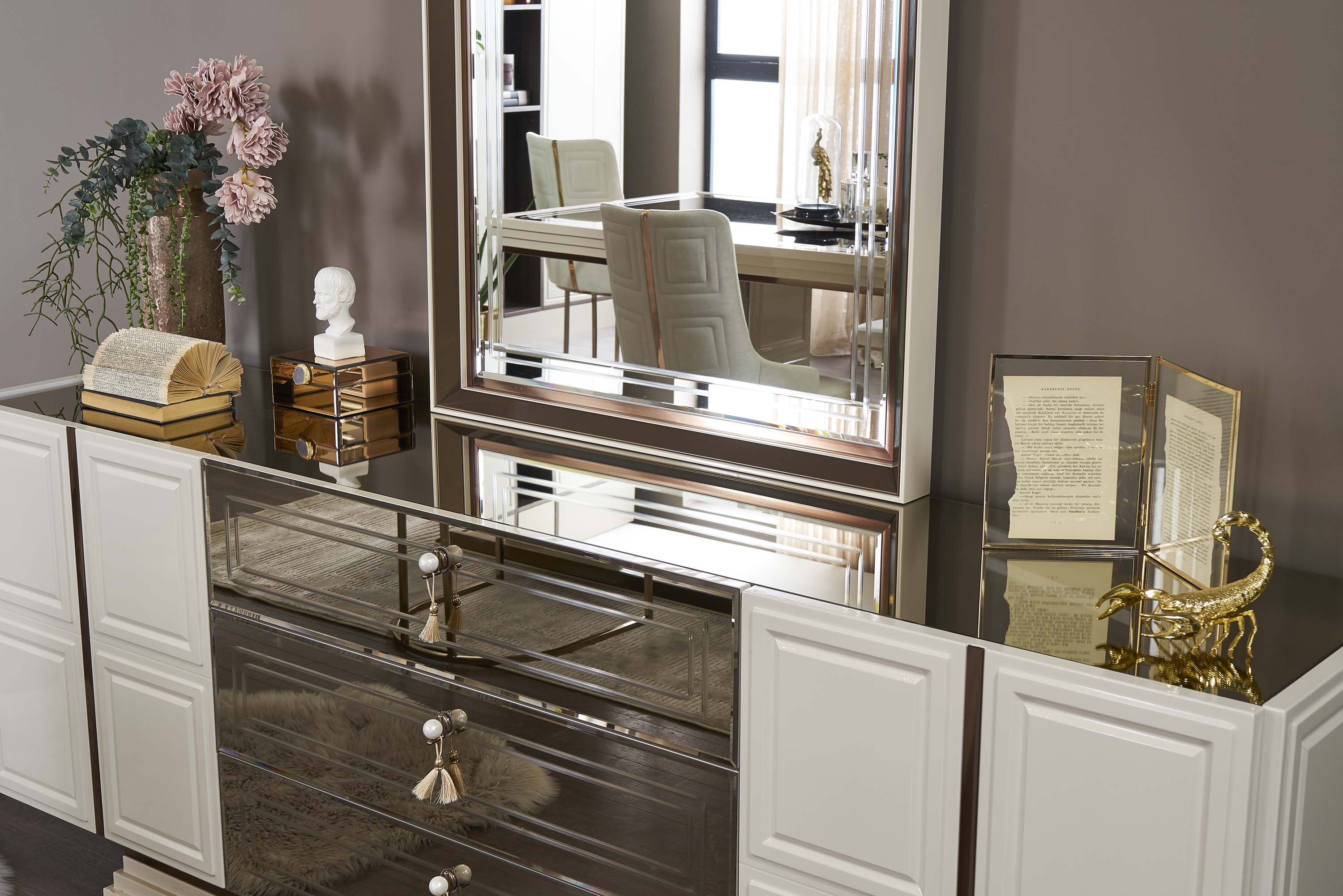 Бюфет с огледало Felix