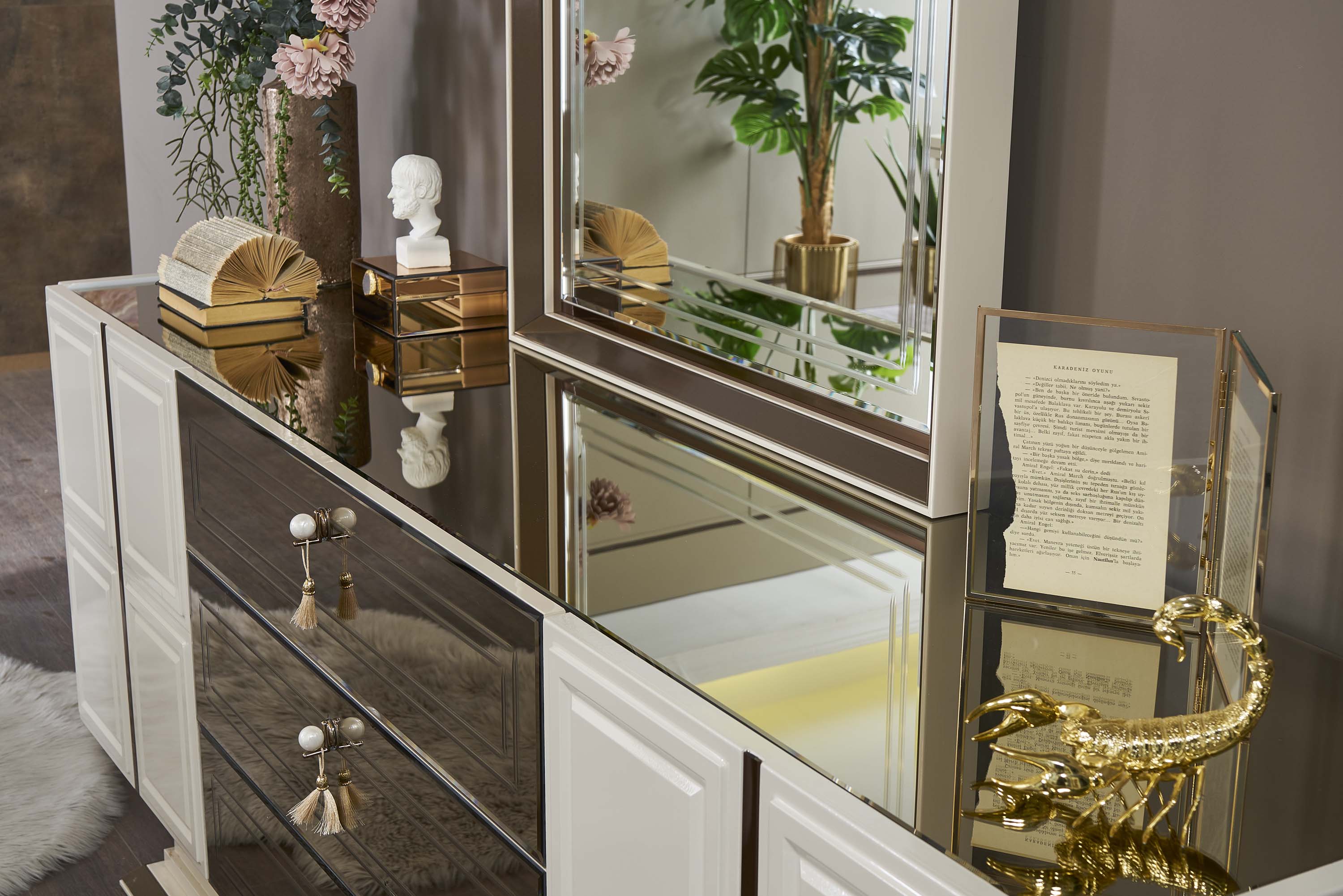 Бюфет с огледало Felix